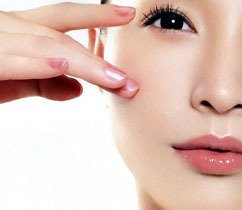 治療雀斑有哪些適應(yīng)人群？-美白祛斑霜對(duì)人的應(yīng)用
