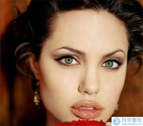 廊坊圣潔口腔醫(yī)院做下巴會出現(xiàn)哪些不良反應(yīng)呢