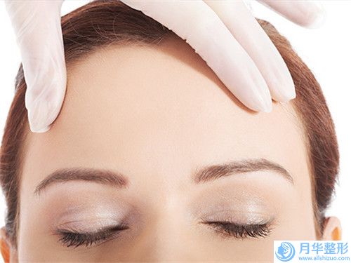 張若冰醫(yī)生唇邊紋深去除優(yōu)勢突出，口碑不斷提升-烏魯木齊嚴代瓊醫(yī)療美容診所